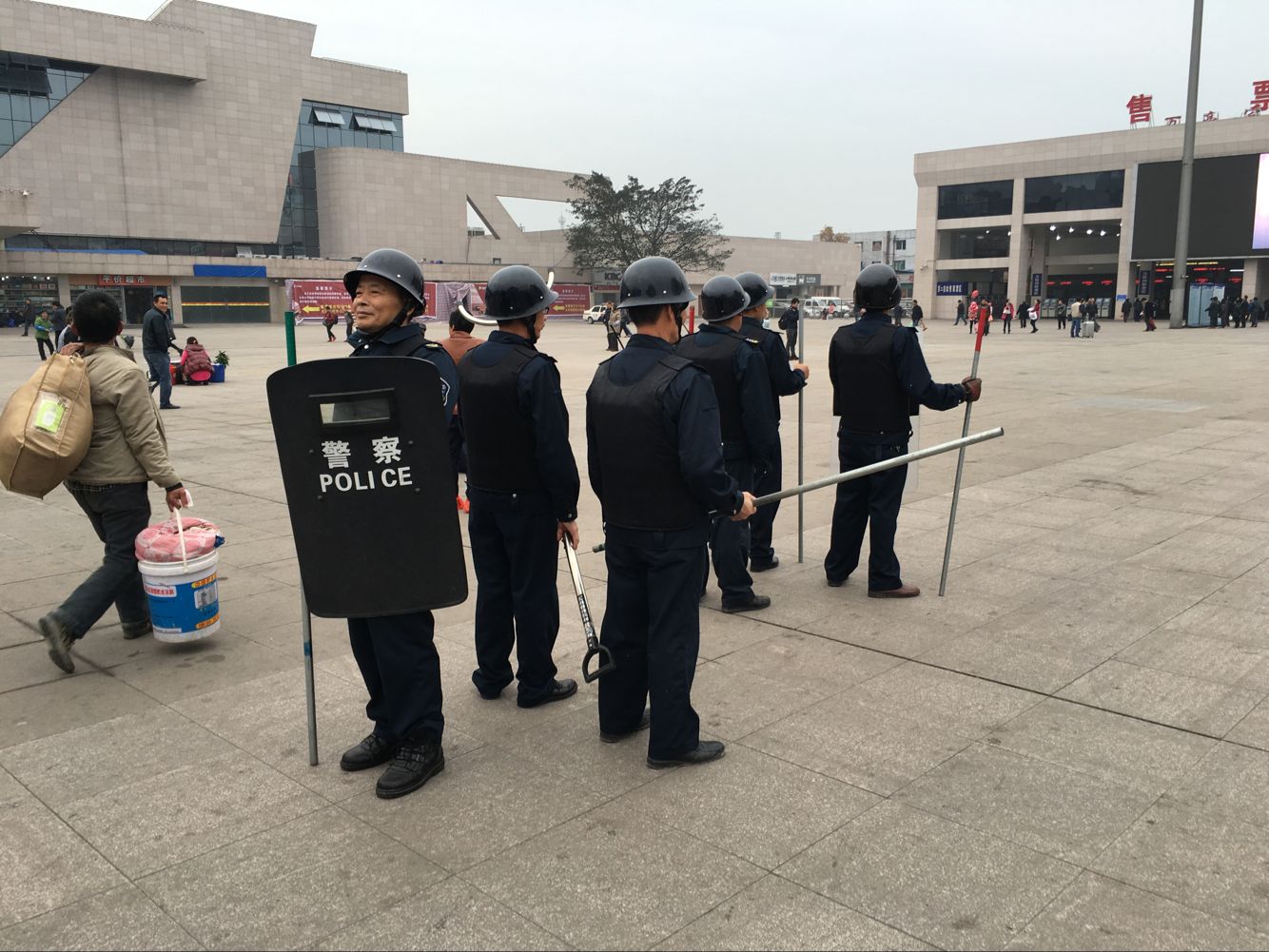 达站反恐演练1.jpg 达站反恐演练1.jpg
